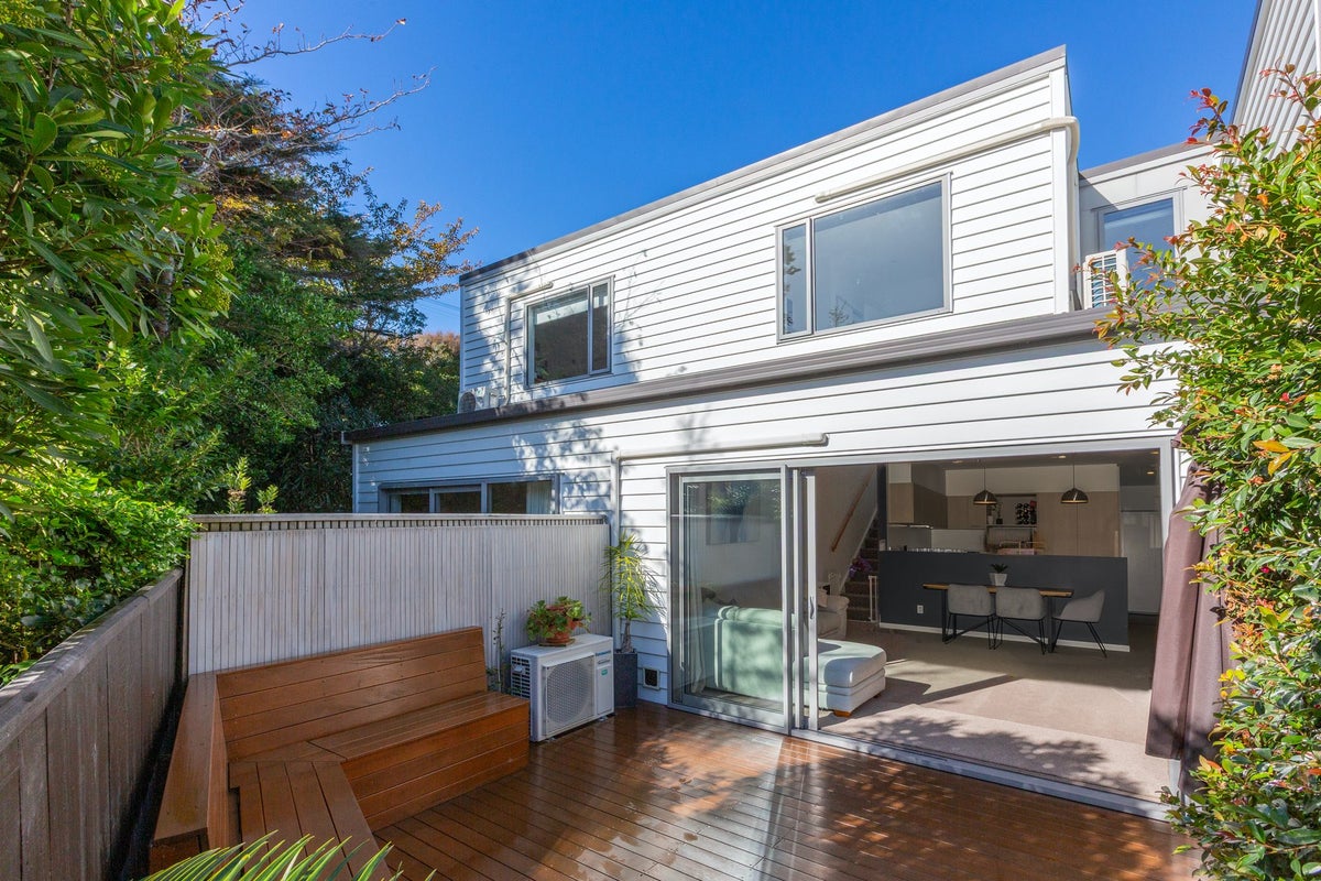 14/7 Handyside Street, Tawa, Wellington - Carousel 1