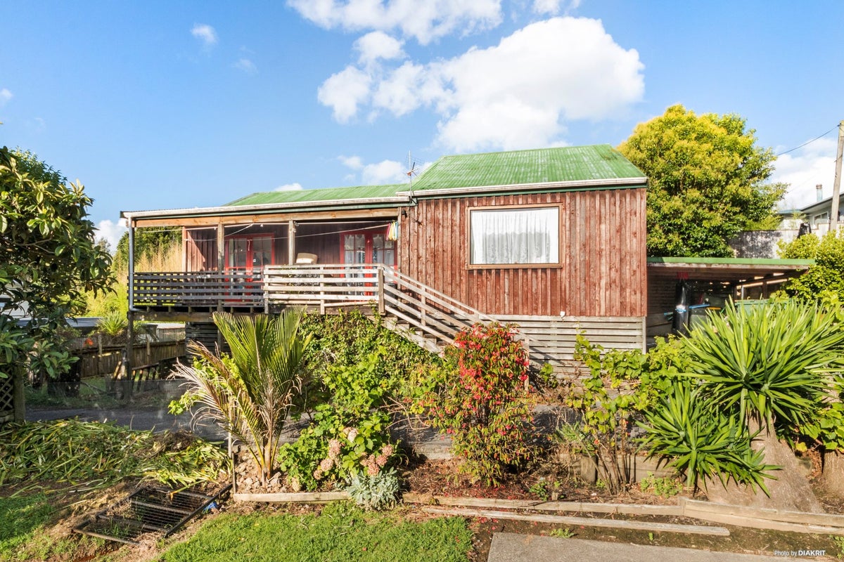 2/723 Swanson Road, Swanson, Auckland - Carousel 1