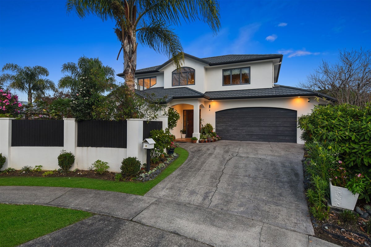 39 Canaandale Drive, Flagstaff, Hamilton - Carousel 1