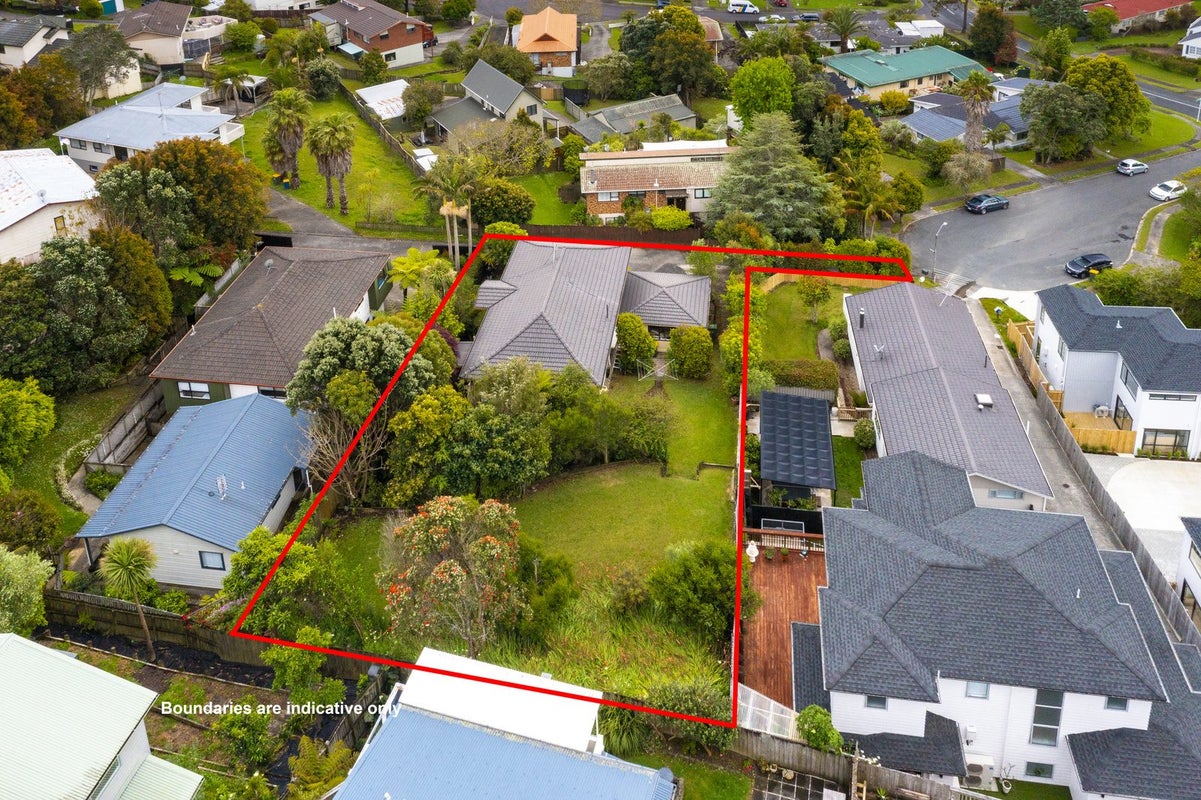 11 Serrata Place, Browns Bay, Auckland - Carousel 2