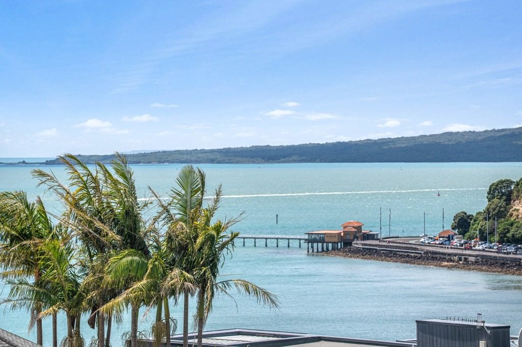 10B Paritai Drive, Orakei, Auckland - Carousel 2