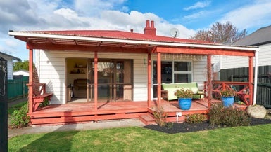 911 Willowpark Road North, Mayfair, Hastings - Carousel 1