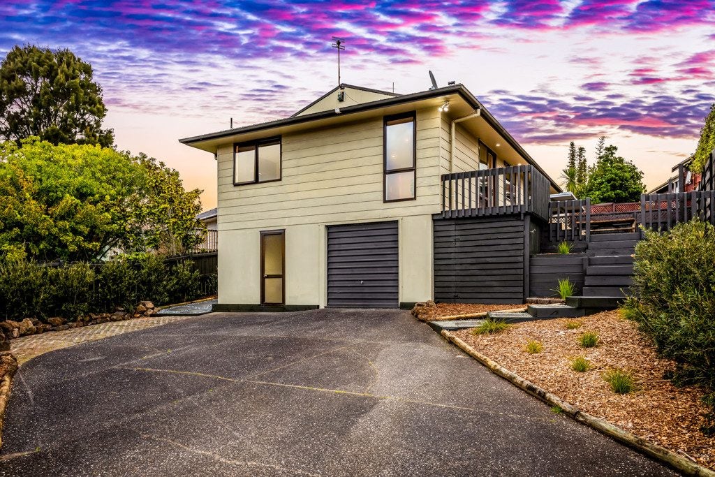 2/4 Elizabeth Drive, West Harbour, Auckland - Carousel 1