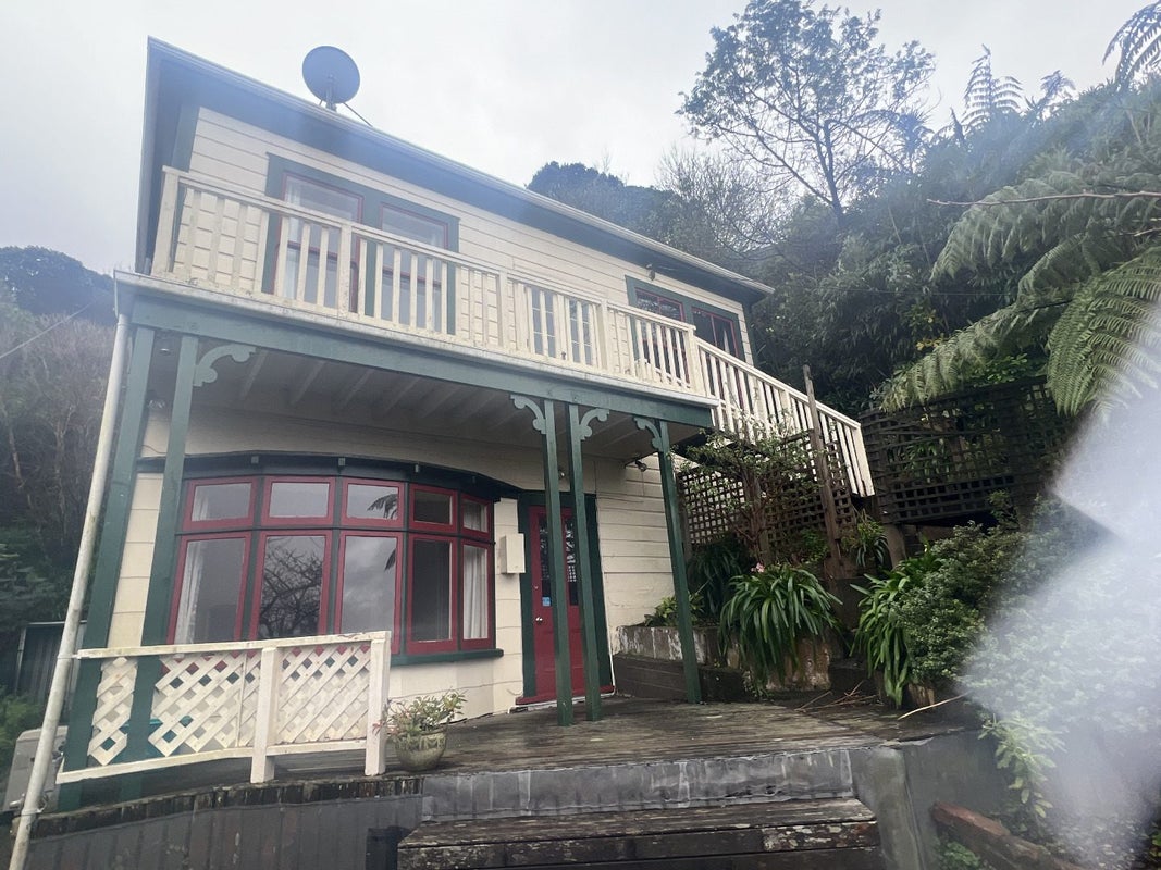 25 Winchester Street, Kaiwharawhara, Wellington - Carousel 1