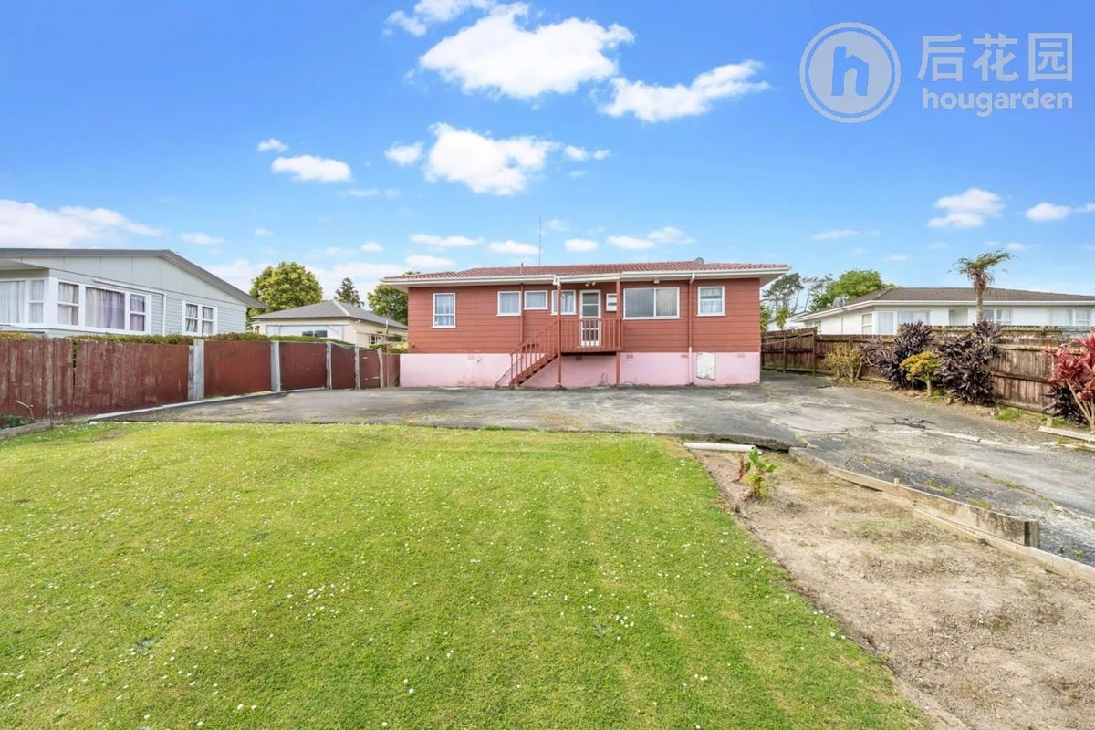 7 Helleur Road, Massey, Auckland - Carousel 39