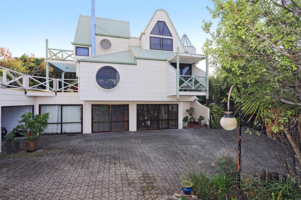 17 Ewan Place, Taradale, Napier - Carousel 1