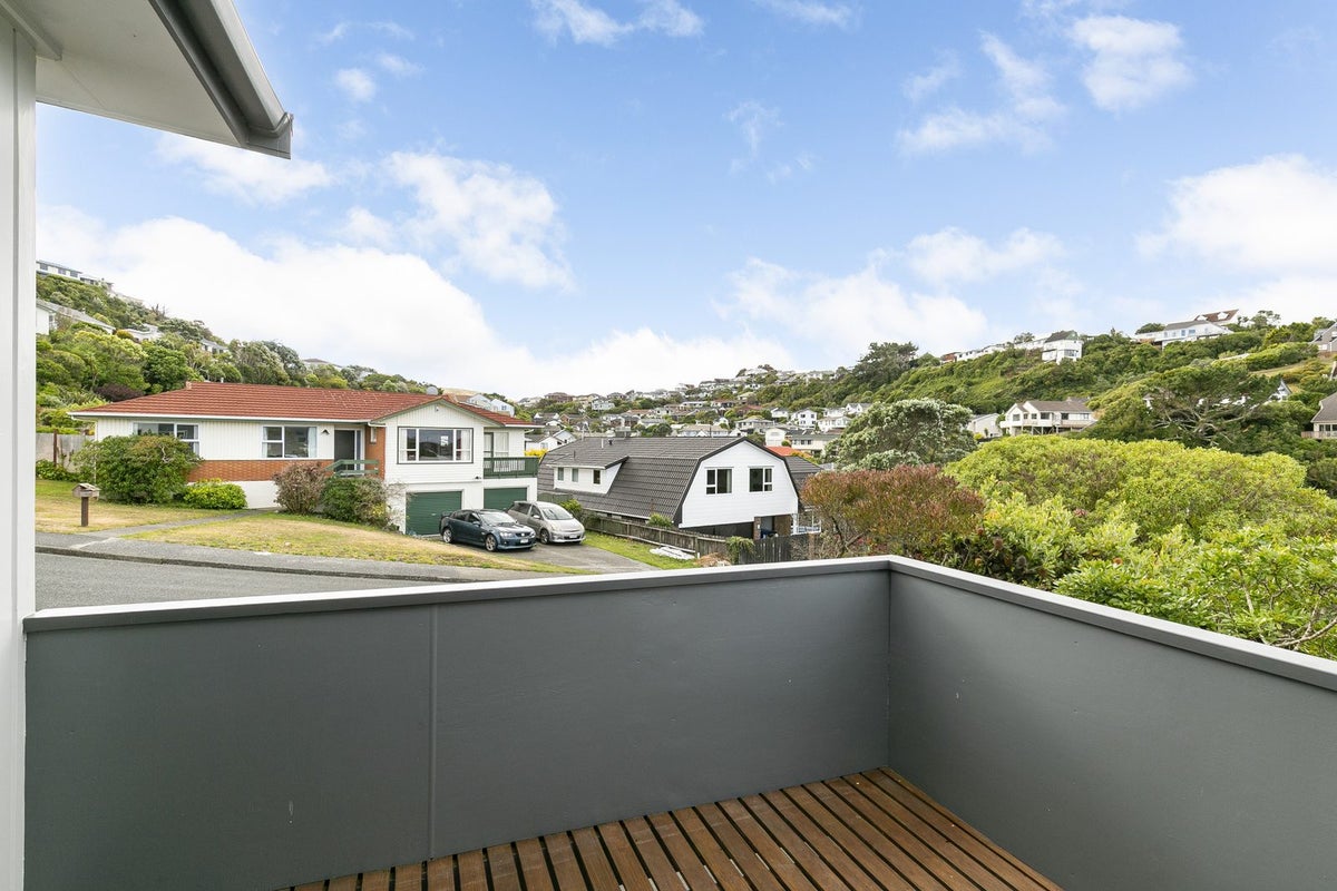 6 Safari Crescent, Johnsonville, Wellington - Carousel 25