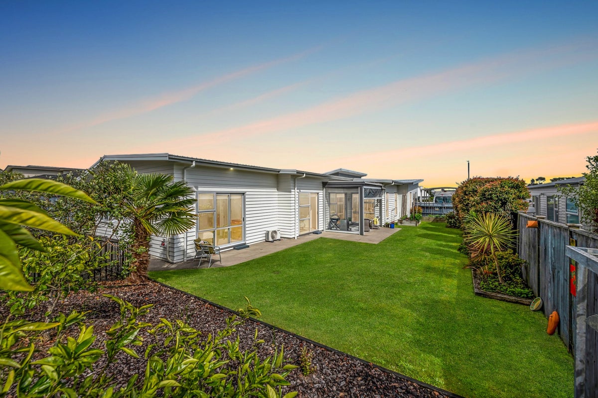 6 Lydiard Place, Beachlands, Manukau City, Auckland - Carousel 30