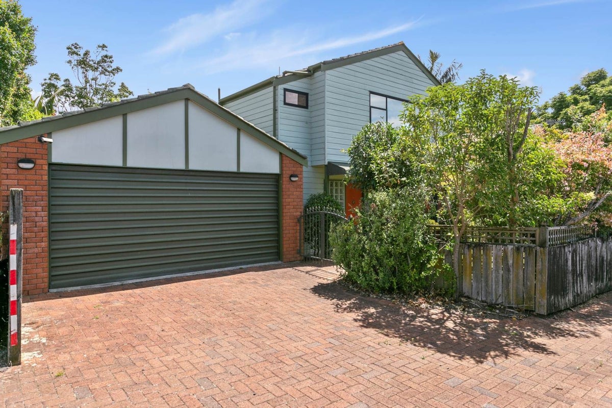 2/16 Wairakei Street, Greenlane, Auckland - Carousel 1