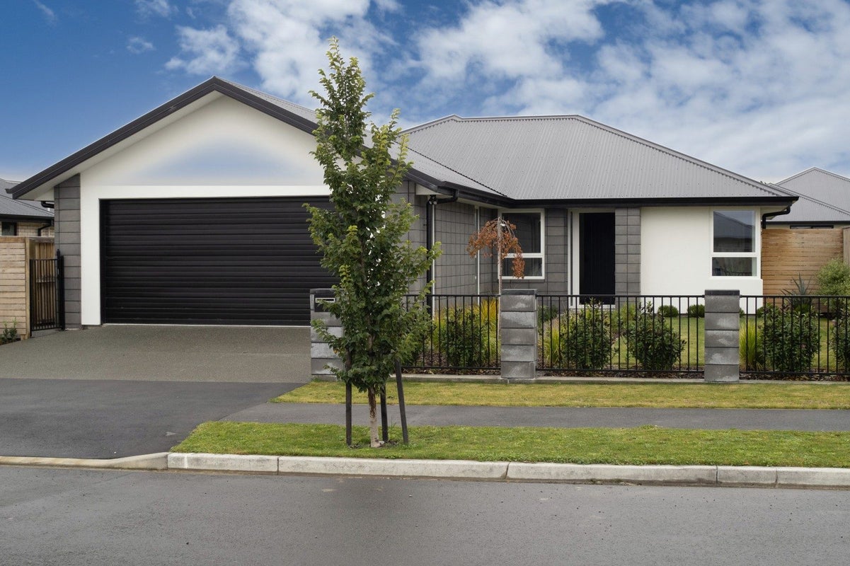 22 Strowan Avenue, Elgin, Ashburton - Carousel 1
