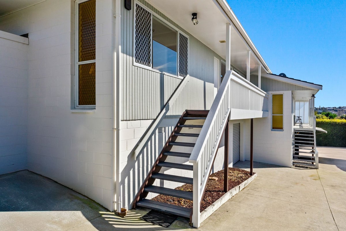 2/63 Ocean View Road, Hillcrest, Auckland - Carousel 2