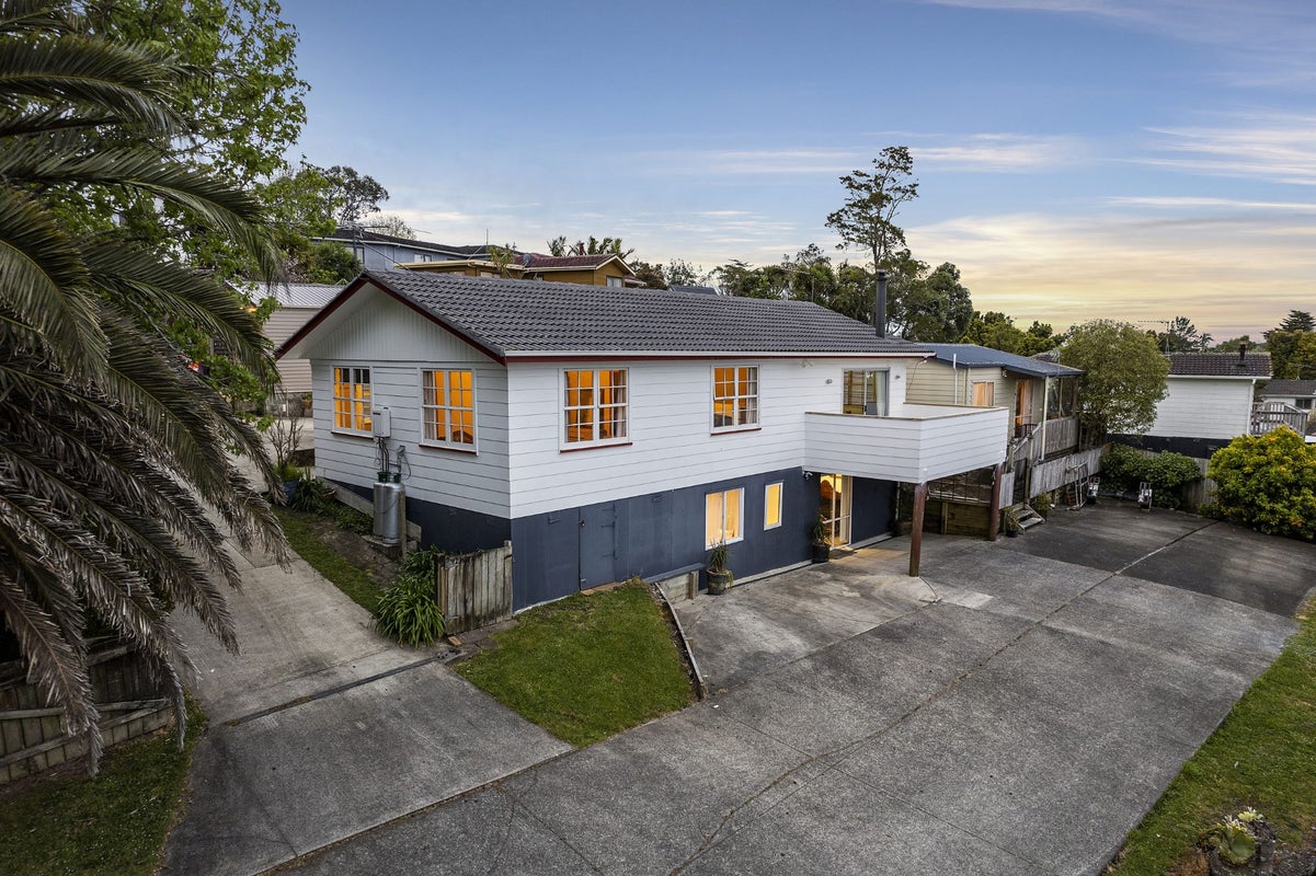 31 Virgo Place, Glen Eden, Auckland - Carousel 1