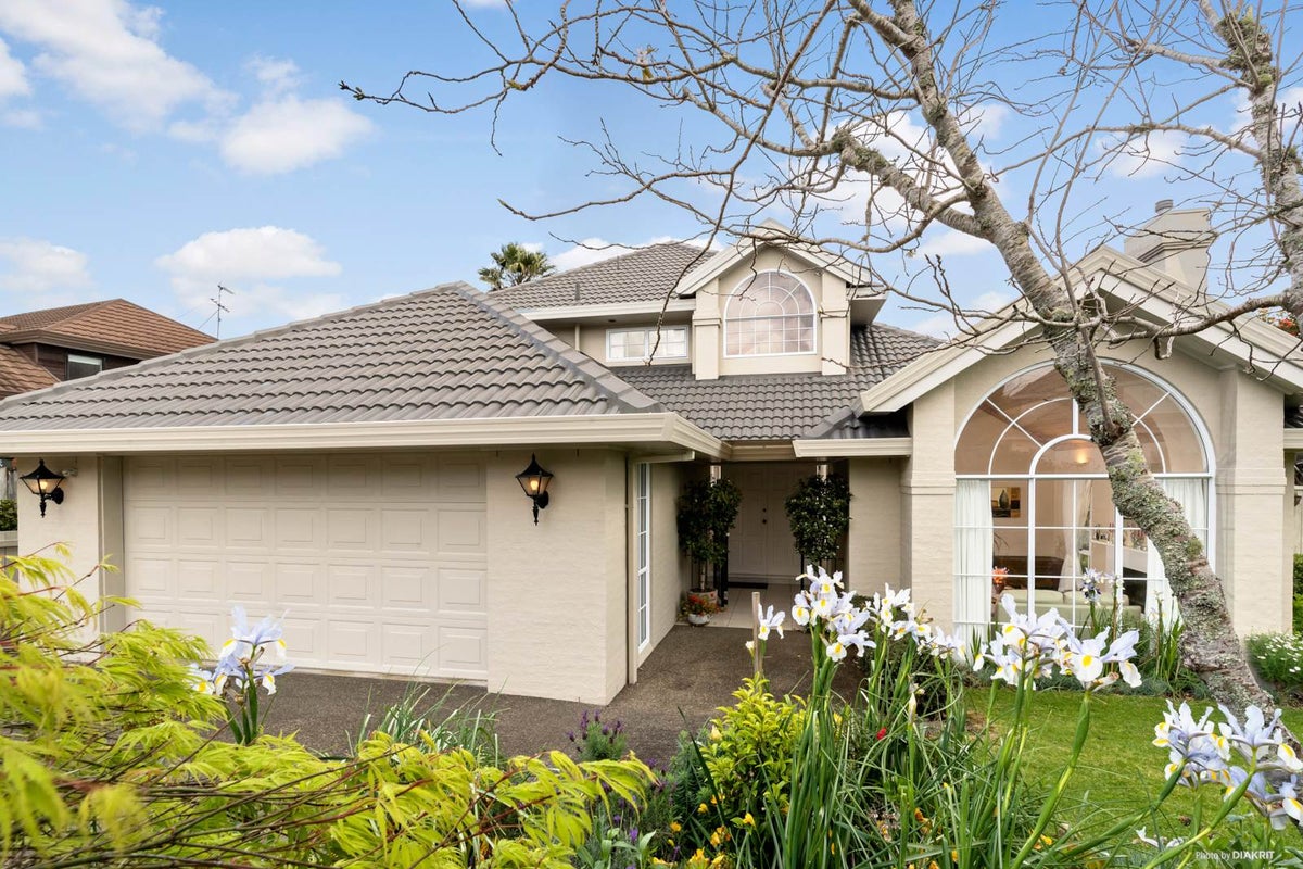 61 Simmental Crescent, Somerville, Manukau - Carousel 2