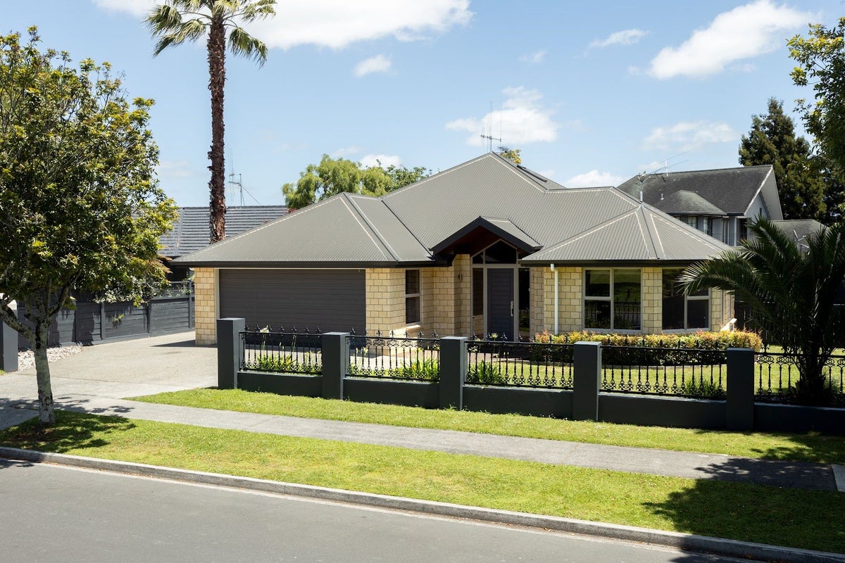 31 Caversham Drive, Rototuna, Hamilton - Carousel 1