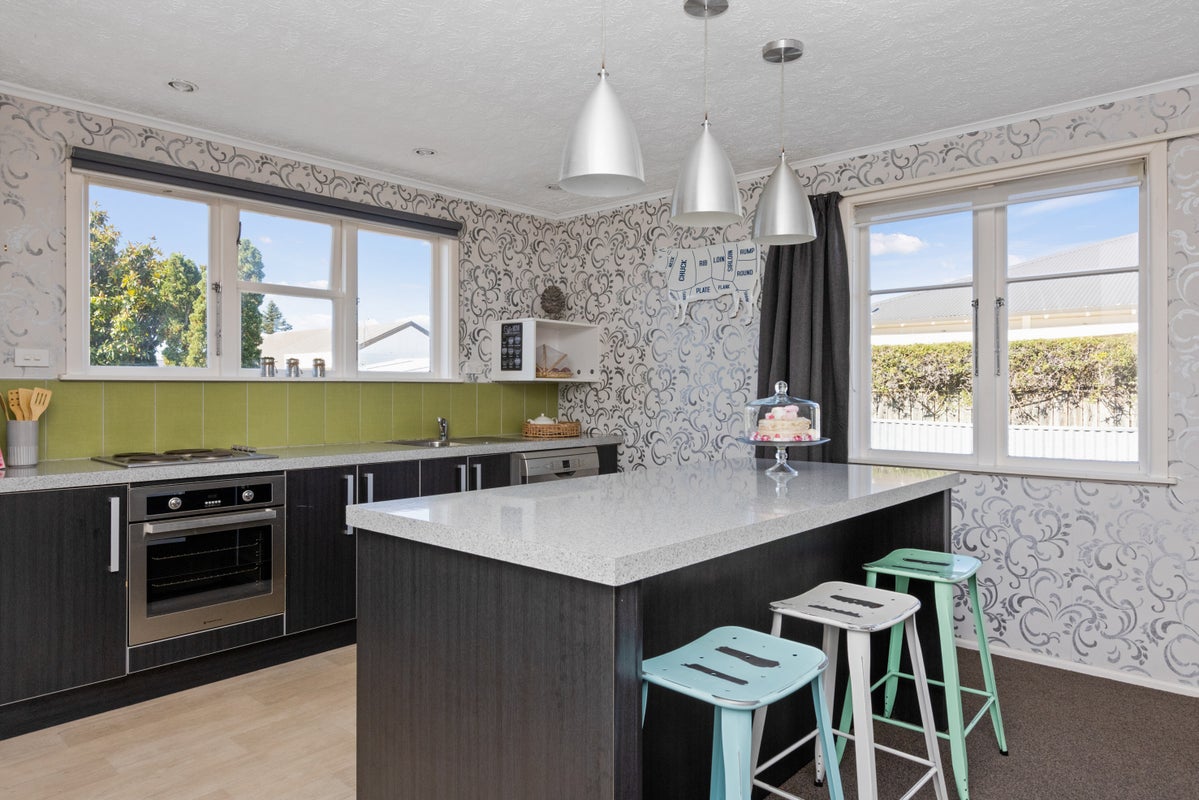 42 Park Road, Greenmeadows, Napier - Carousel 1
