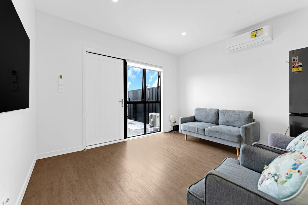 38 Salvia Lane, Totara Park, Auckland - Carousel 2