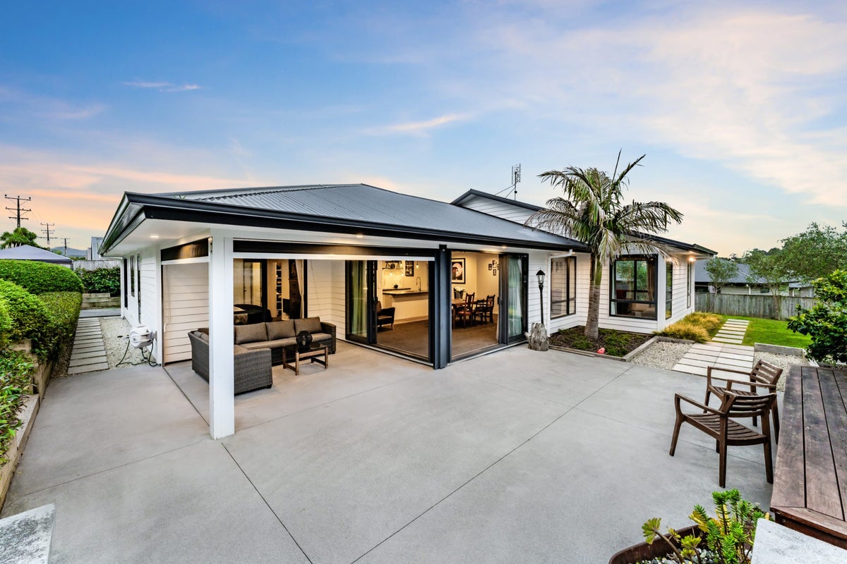 15 Magnolia Lane, Helensville - Carousel 2