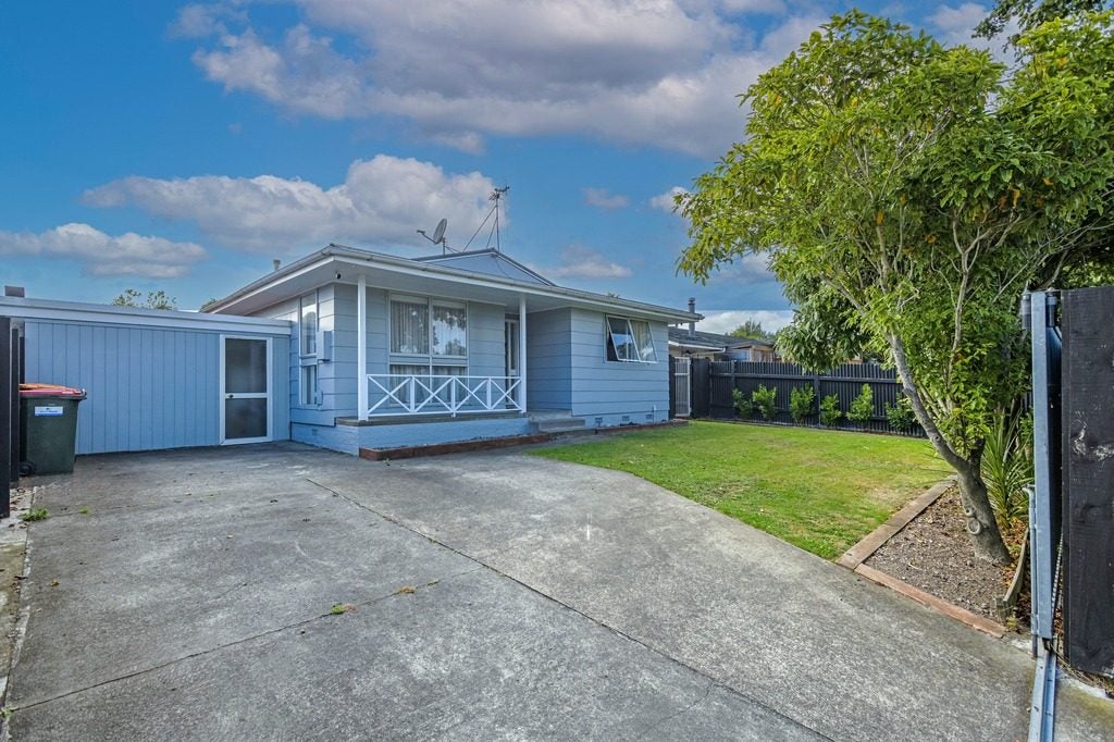 11 Amberley Avenue, Westbrook, Palmerston North - Carousel 1