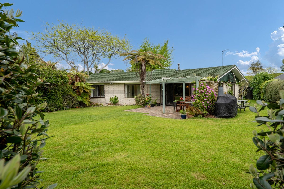 16 Marlowe Drive, Leamington, Cambridge - Carousel 1