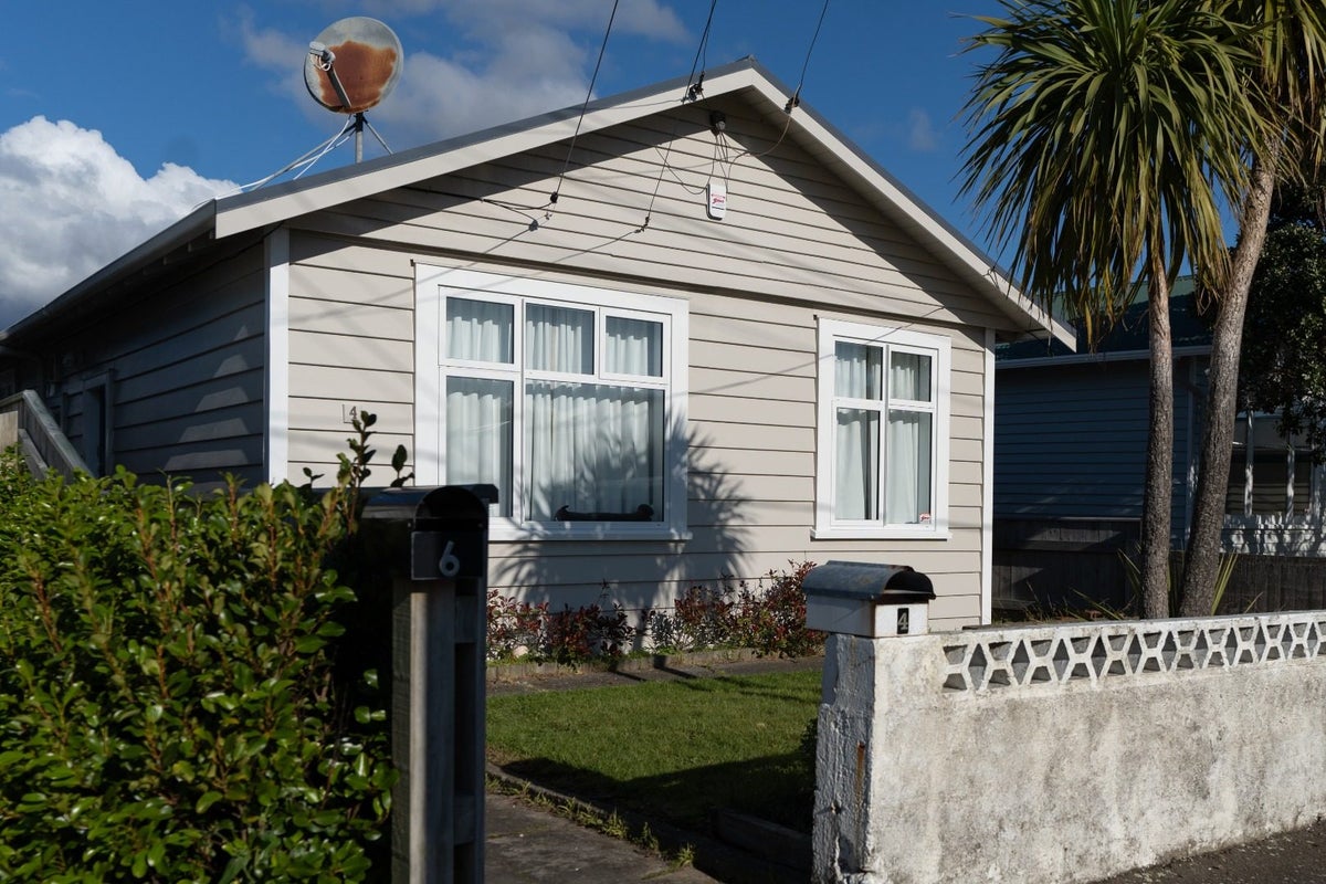 4 Bolton Street, Petone, Lower Hutt - Carousel 1