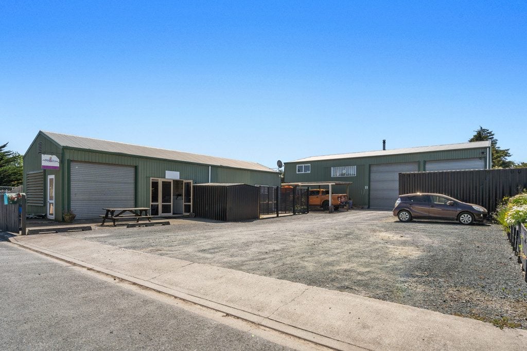 11 Warren Place, Frankleigh Park, New Plymouth - Carousel 2