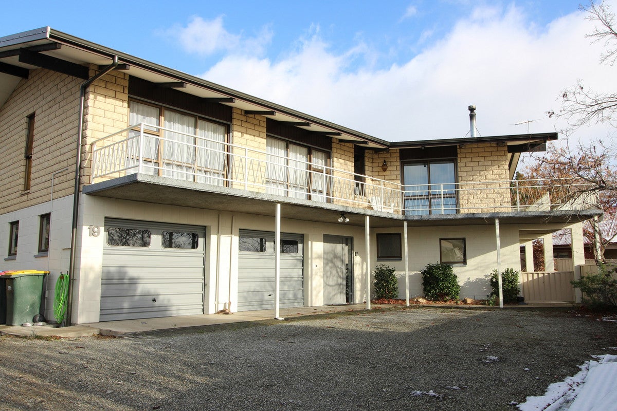 19 The Half Mile, Bridge Hill, Alexandra - Carousel 1