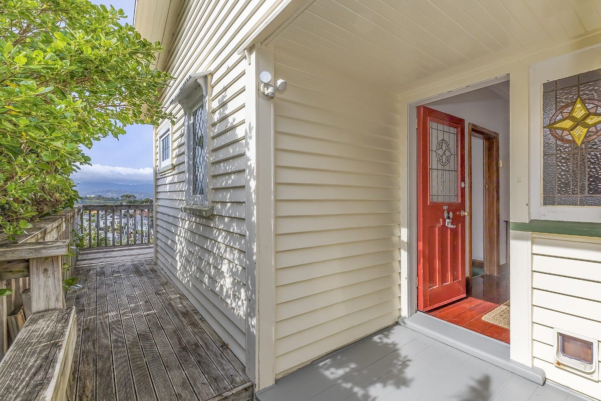 5 Rakau Road, Hataitai, Wellington - Carousel 1