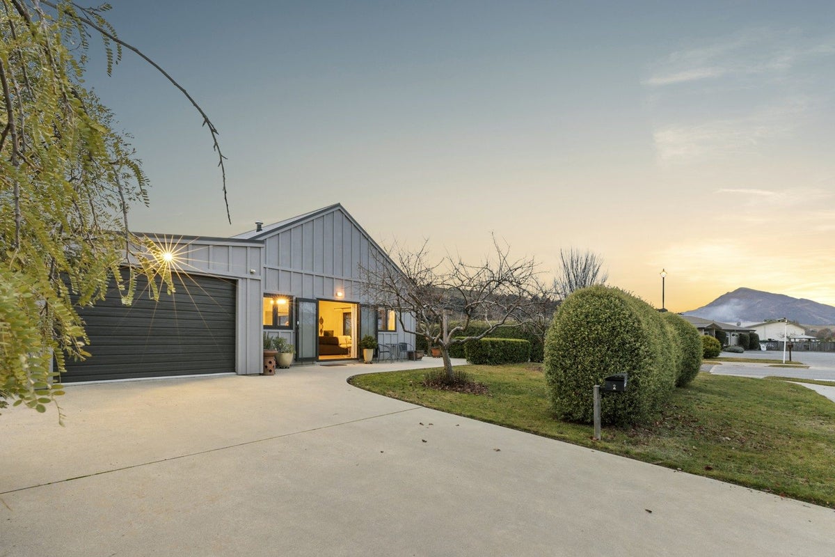 2 Snowberry Street, Albert Town, Wanaka - Carousel 1