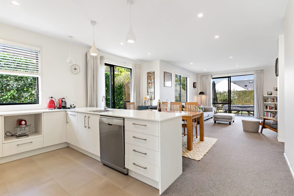 11B Castledine Crescent, Glen Innes, Auckland City, Auckland - Carousel 1