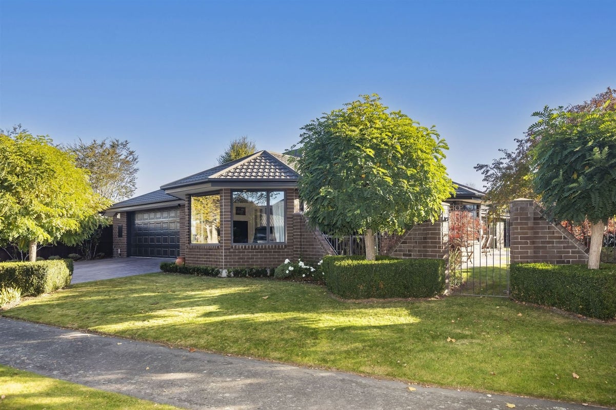 4 Vaughan Way, Redwood, Christchurch - Carousel 1