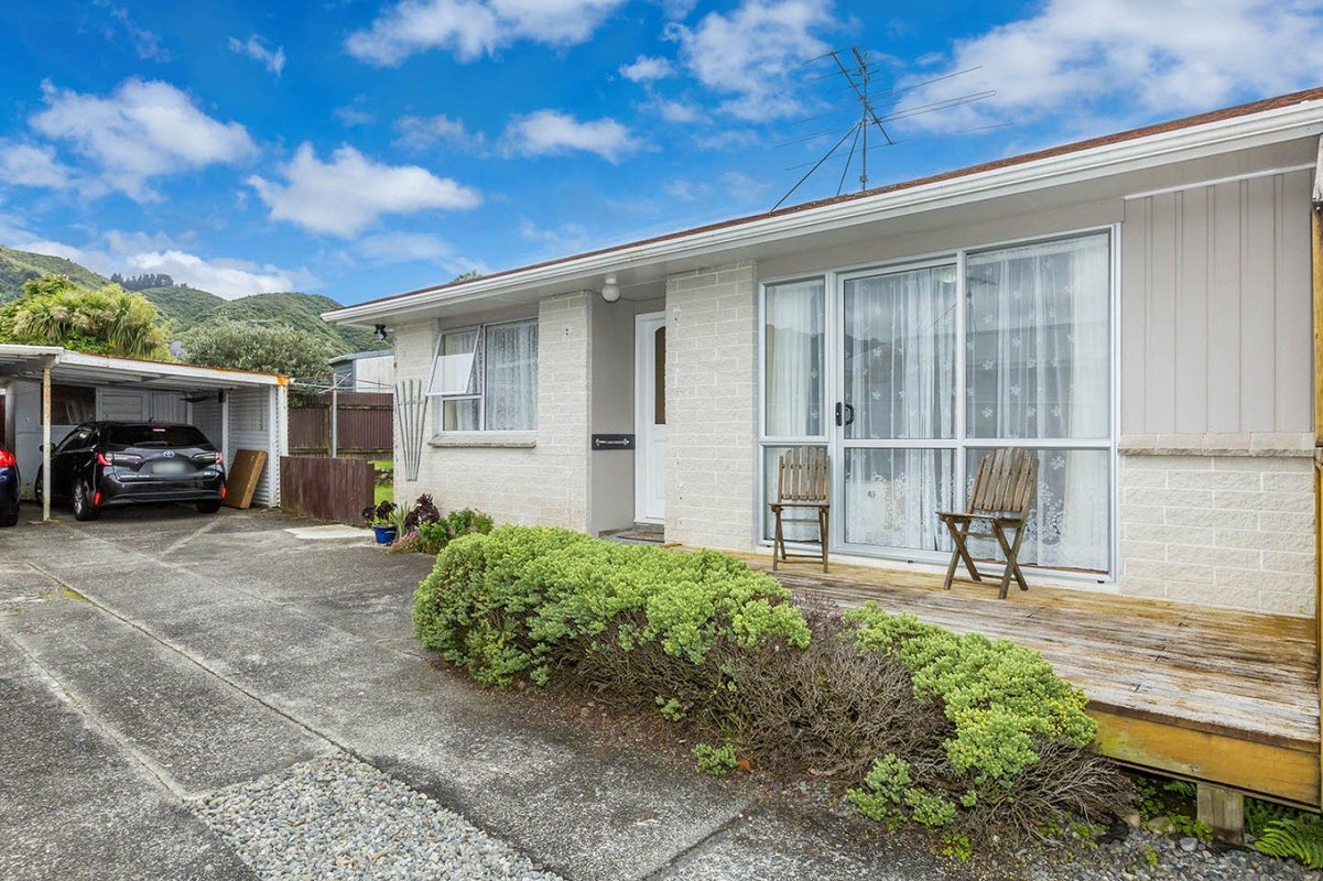 9B Haylock Grove, Totara Park, Upper Hutt - Carousel 1
