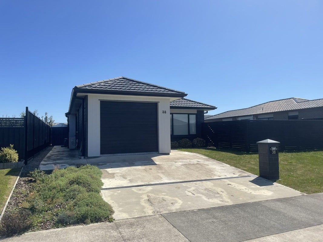 38 Filmer Crescent, Wallaceville, Upper Hutt - Carousel 2