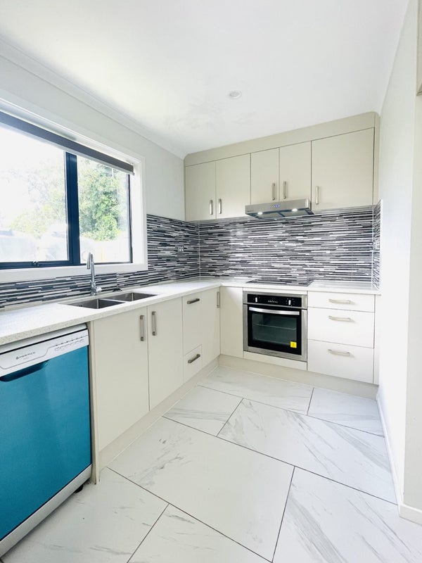 32A Edinburgh Avenue, Rosehill, Papakura - Carousel 2