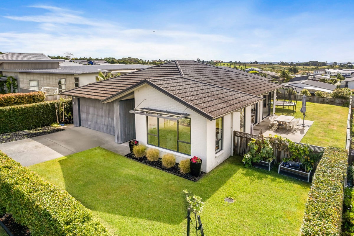 15 Kaiawa Street, Beachlands, Auckland - Carousel 1