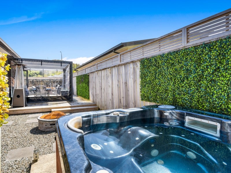 19 Sunstone Crescent, Brown Owl, Upper Hutt - Carousel 2