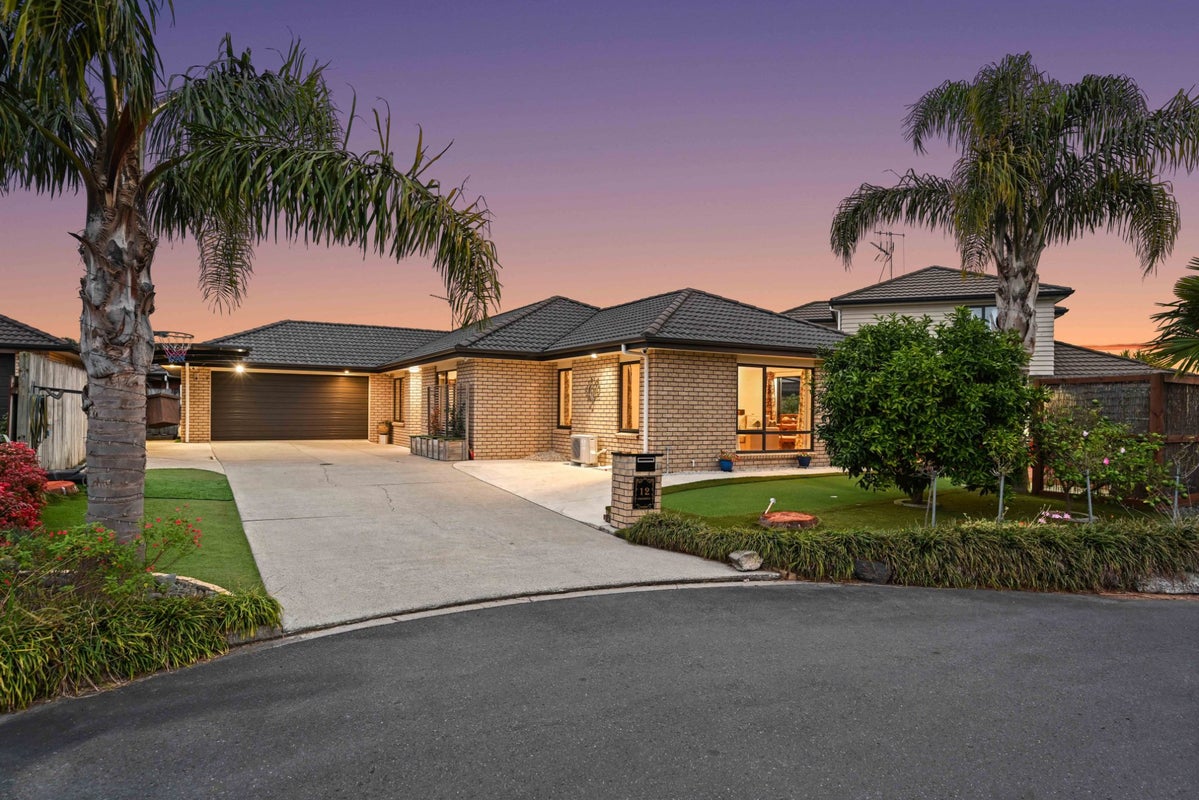 12 Chadwick Place, Rototuna North, Hamilton - Carousel 1