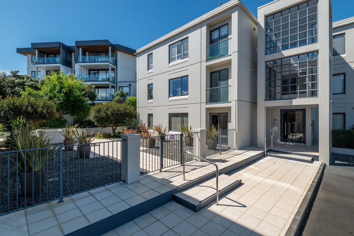 1/73 Anzac Street, Takapuna, Auckland - Carousel 2