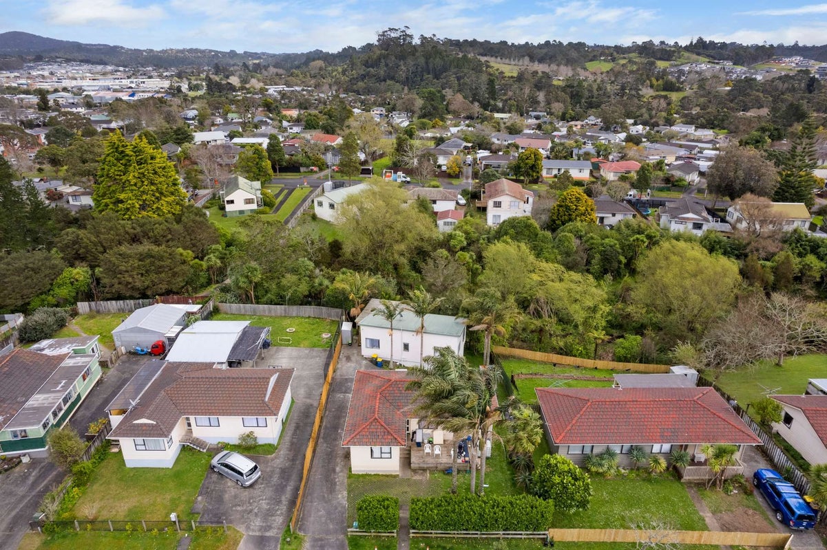 15 Edwin Freeman Place, Ranui, Auckland - Carousel 1