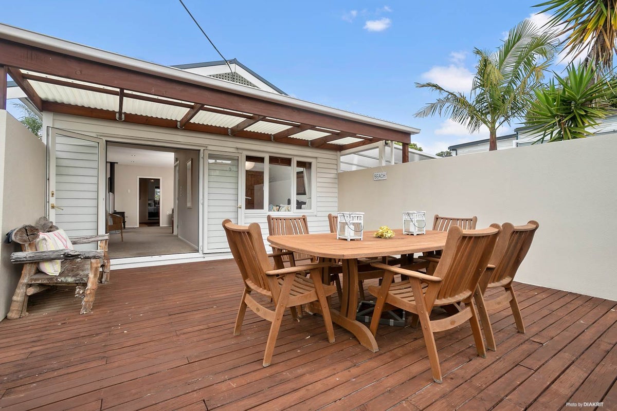 27 Masterton Road, Rothesay Bay, Auckland - Carousel 1
