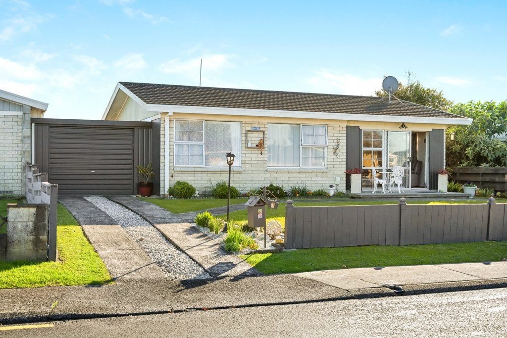 2/1 Krippner Place, Dinsdale, Hamilton - Carousel 17