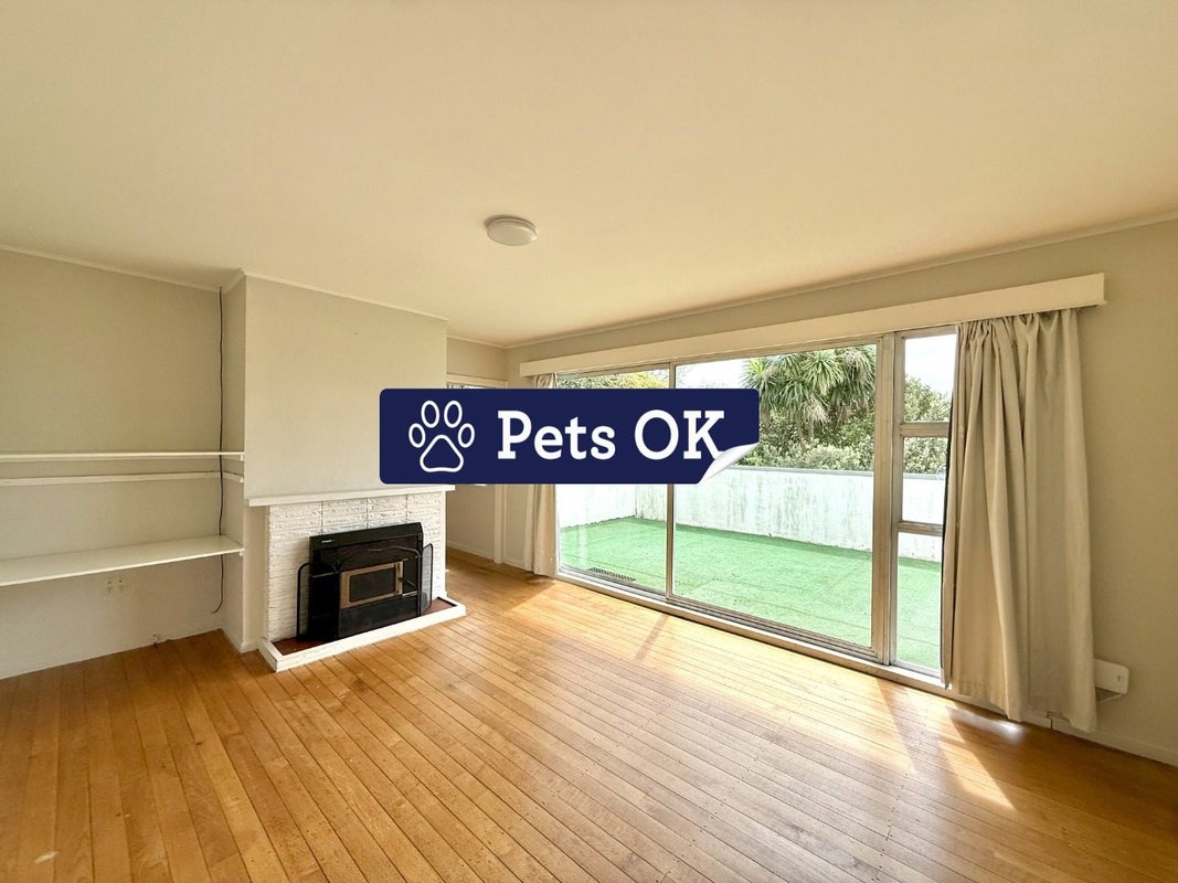 26 Tiroroa Avenue, Te Atatu South, Auckland - Carousel 1