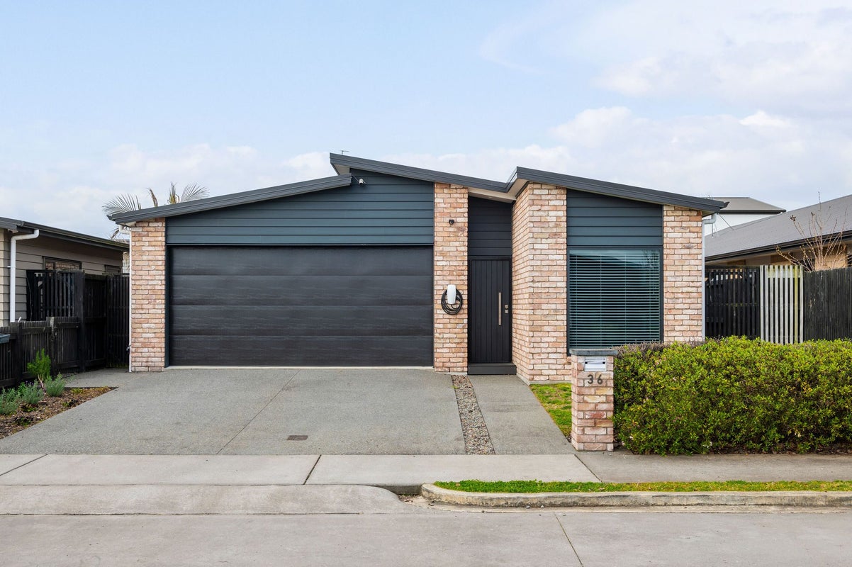 36 Capper Crescent, Chartwell, Hamilton - Carousel 1