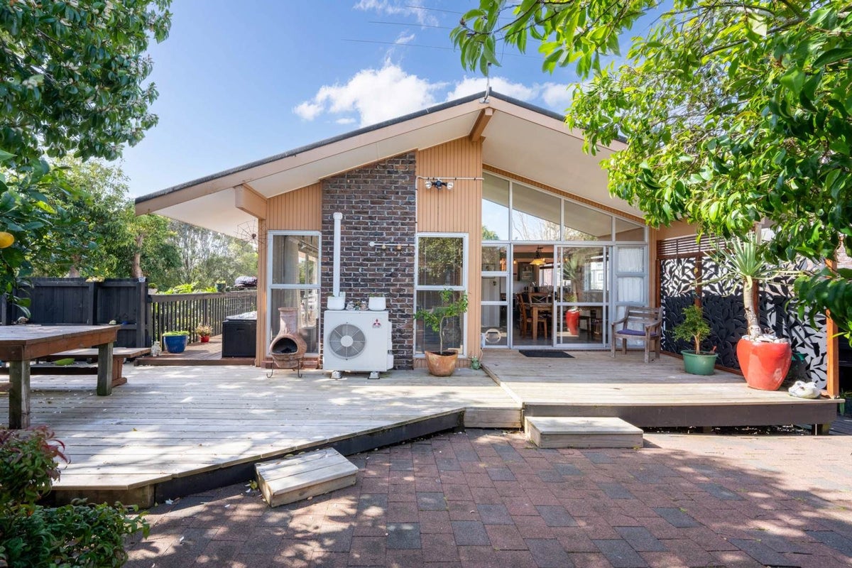 71 Meadway, Sunnyhills, Auckland - Carousel 1