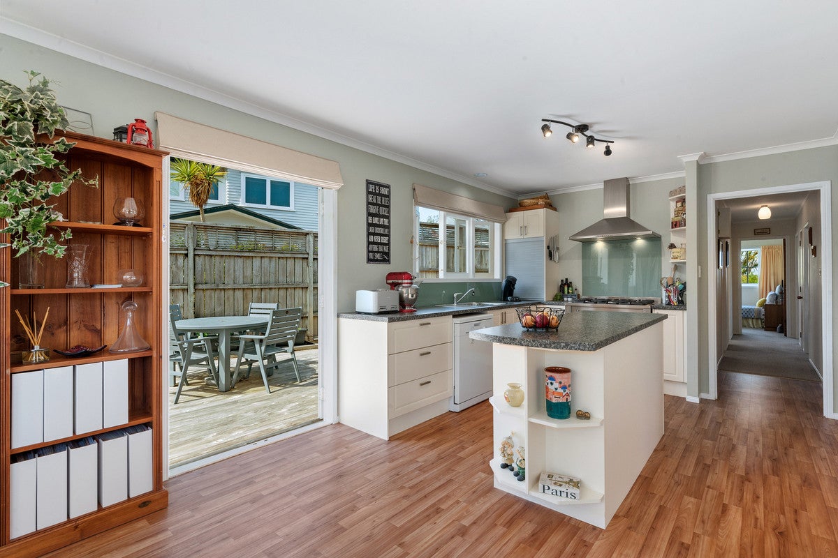 13 Chatham Avenue, Paremoremo, Auckland - Carousel 2