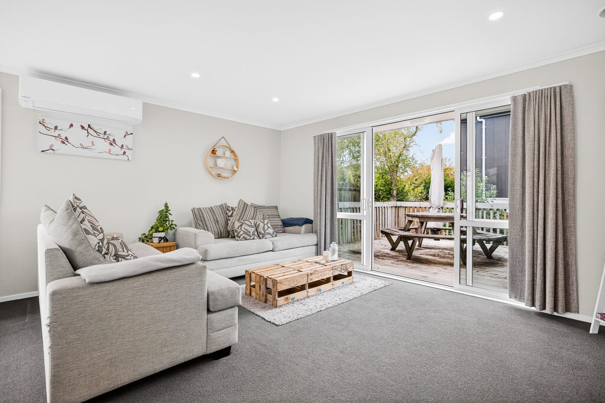 6A Magdalen Place, West Harbour, Auckland - Carousel 1