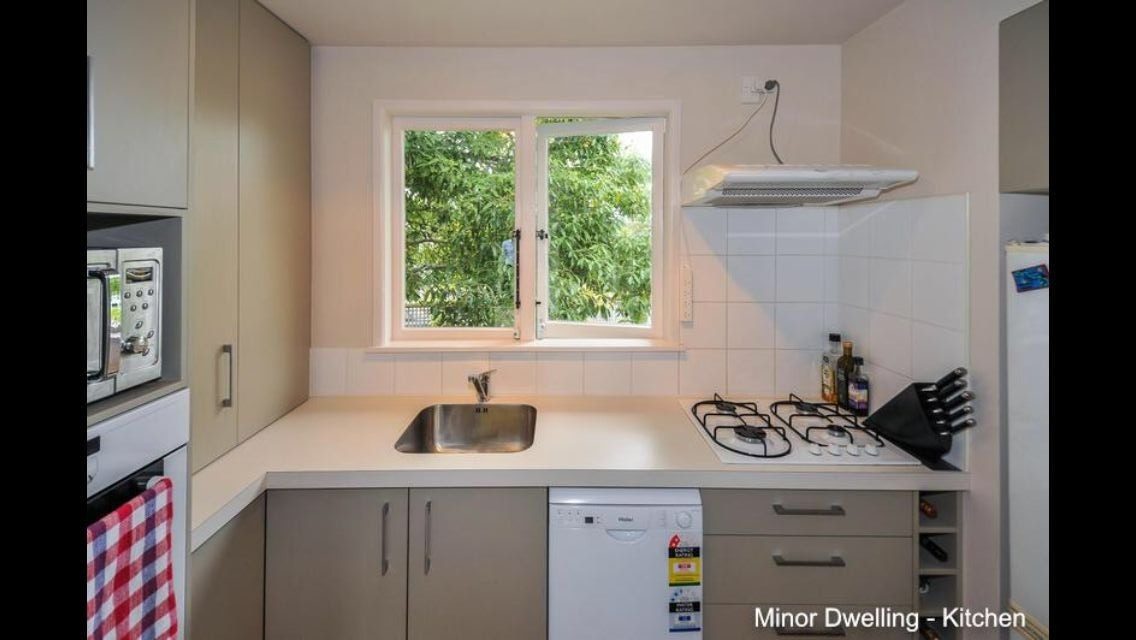 2 Merriefield Avenue, Forrest Hill, Auckland - Carousel 2