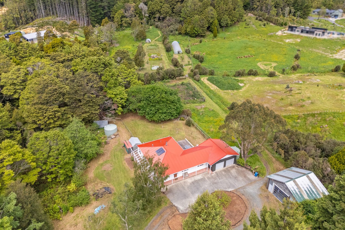 423 Katherine Mansfield Drive, Blue Mountains, Upper Hutt - Carousel 2
