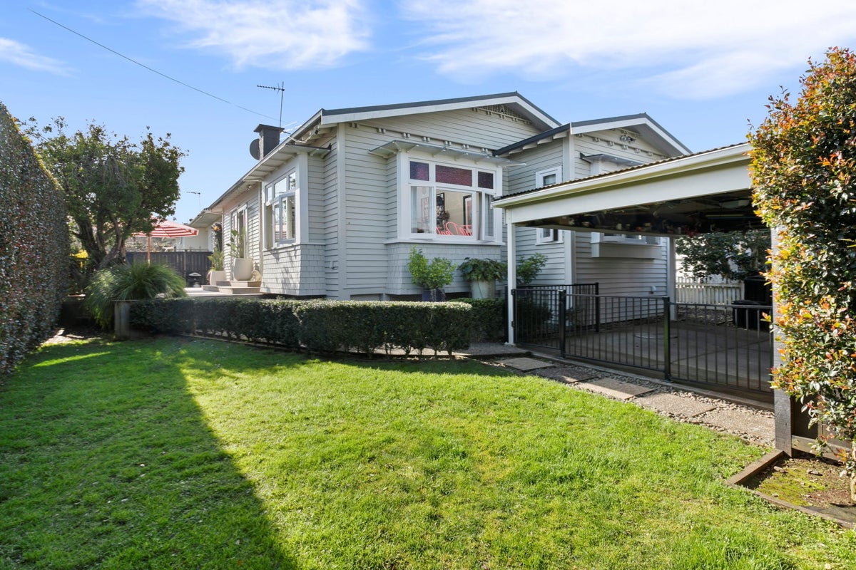 26 Amaru Road, One Tree Hill, Auckland - Carousel 1