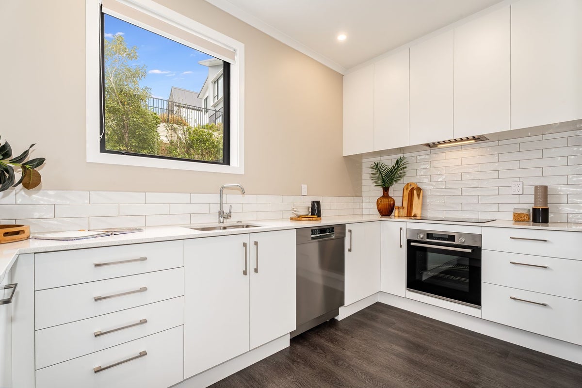 5 Koreke Close, Kenepuru, Porirua - Carousel 2