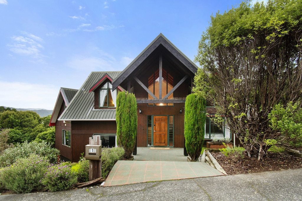 1 Avonlea Grove, Belmont, Lower Hutt - Carousel 1